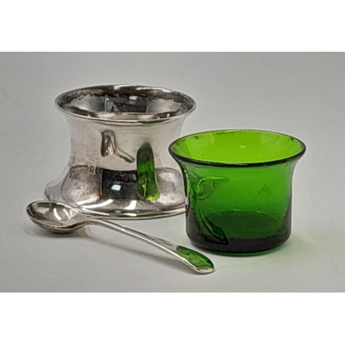 201 - AN ANTIQUE SILVER CONDIMENT SET DATED 1911 COMPRISING OF 2 SILVER SALTS WITH SPOONS AND GLASS LINERS... 