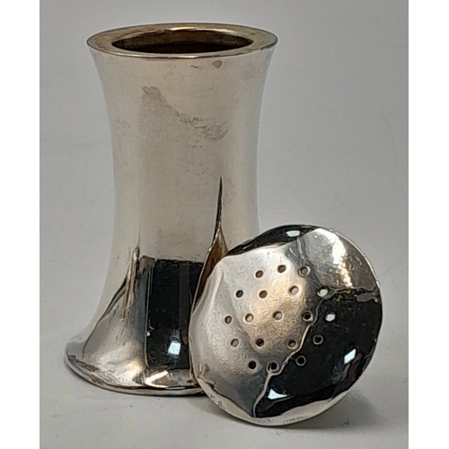 201 - AN ANTIQUE SILVER CONDIMENT SET DATED 1911 COMPRISING OF 2 SILVER SALTS WITH SPOONS AND GLASS LINERS... 