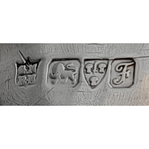 215 - AN ANTIQUE ETRUSCAN SHAPED SOLID SILVER FOOTED GRAVY BOAT HALLMARKED 1906 CHESTER,       202gms