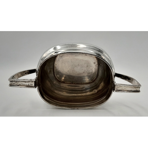 229 - A ANTIQUE SILVER SUGAR BOWL DATED 1916 MADE IN SHEFFIELD .     115.6gms