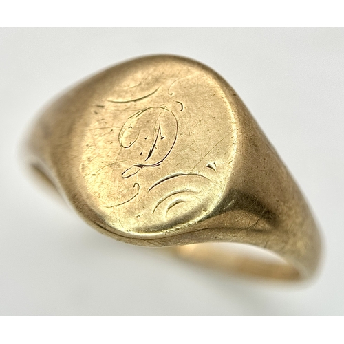 59 - A VINTAGE GENTS SIGNET RING IN 9K GOLD WITH THE INITIAL 
