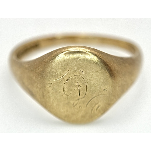59 - A VINTAGE GENTS SIGNET RING IN 9K GOLD WITH THE INITIAL 