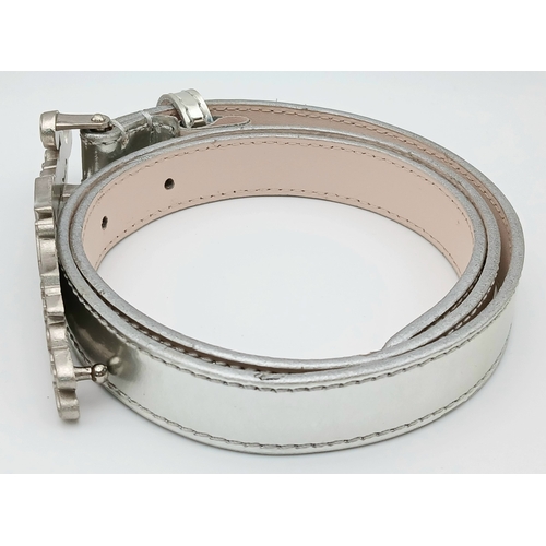 380 - A Louis Vuitton Silver Cursive Script Belt, featuring a metallic monogram buckle. Approximately 93.5... 
