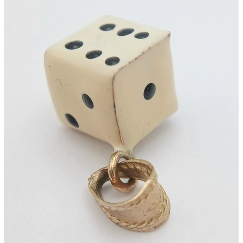 237 - A 9K Yellow Gold, Enamelled, Dice Charm / Pendant. 1.8G. Sc 6070