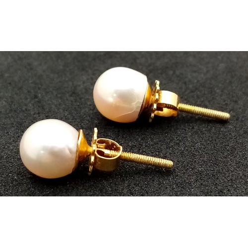 167 - A Pair of 18K Gold and Pearl Stud Earrings. Pearl - 6/7mm. 2g total weight.