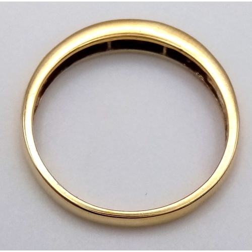 488 - AN 18K YELLOW GOLD, DIAMOND AND SAPPHIRE, HALF ETERNITY RING. 1.9G, SIZE N. SC 7078