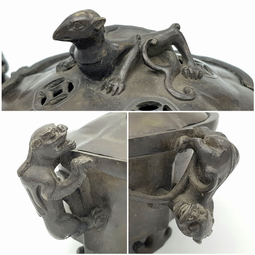 326 - An antique Chinese Bronze Censer Lid, Qianlong Mark. Height: 11 cm (incl. finial), Diameter: approx.... 