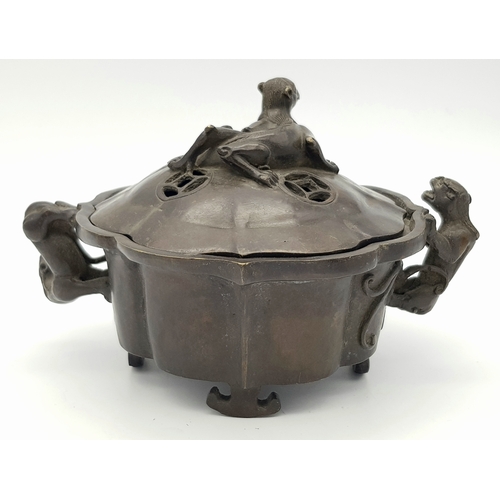 326 - An antique Chinese Bronze Censer Lid, Qianlong Mark. Height: 11 cm (incl. finial), Diameter: approx.... 