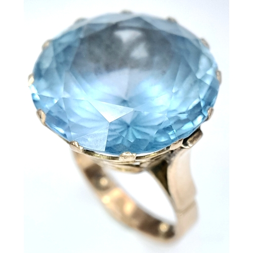 73 - A Gorgeous Vintage 14K Yellow Gold Large Aquamarine Cocktail Ring. A c.25ct beautifully faceted roun... 
