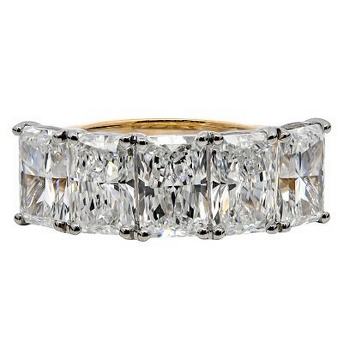 221 - An 18K Yellow Gold and Platinum Lab-Grown Diamond Ring, claw set with five radiant-cut diamonds. Tot... 