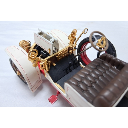 66 - A Franklin Mint 1904 Mercedes Simplex. 1/24th scale. Very good condition with paperwork. Box has som... 