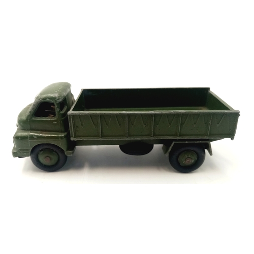 107 - Two Dinky toys military vehicles, 621 and 622. Some play wear. Please see photos.