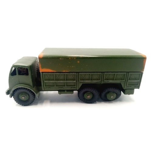 107 - Two Dinky toys military vehicles, 621 and 622. Some play wear. Please see photos.