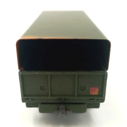 107 - Two Dinky toys military vehicles, 621 and 622. Some play wear. Please see photos.