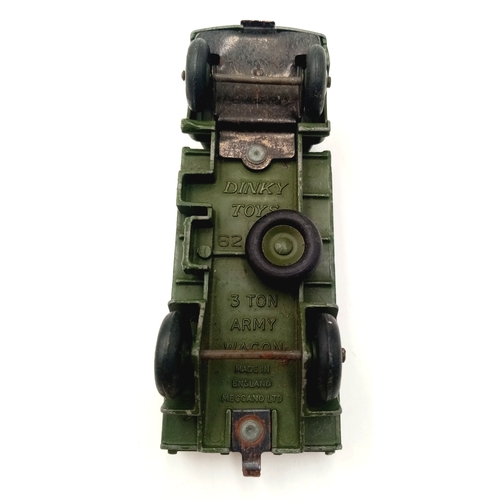 107 - Two Dinky toys military vehicles, 621 and 622. Some play wear. Please see photos.