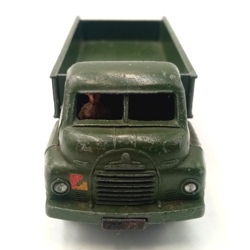 107 - Two Dinky toys military vehicles, 621 and 622. Some play wear. Please see photos.