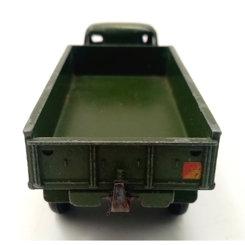 107 - Two Dinky toys military vehicles, 621 and 622. Some play wear. Please see photos.