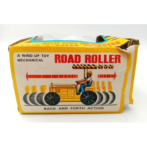 334 - A vintage, boxed tin plate road roller. good condition. Please see photos.