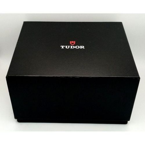 89 - A Tudor Black Bay Automatic Ladies Watch. Model 79580. Stainless steel bracelet and case - 32mm. Sil... 