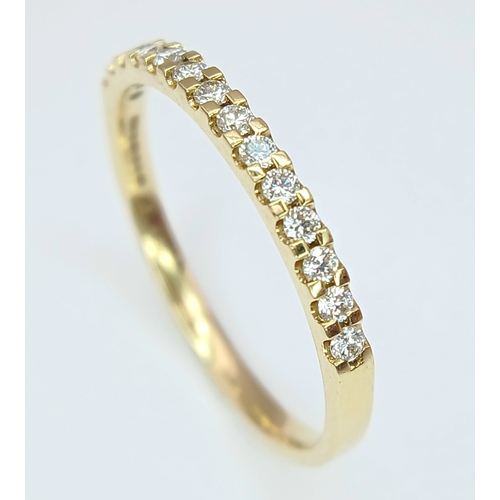 194 - AN 18K YELLOW GOLD, DIAMOND SET, HALF ETERNITY RING. 0.25 CTW. 2.2G, SIZE R. SPSA 1014