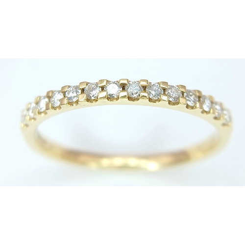 194 - AN 18K YELLOW GOLD, DIAMOND SET, HALF ETERNITY RING. 0.25 CTW. 2.2G, SIZE R. SPSA 1014