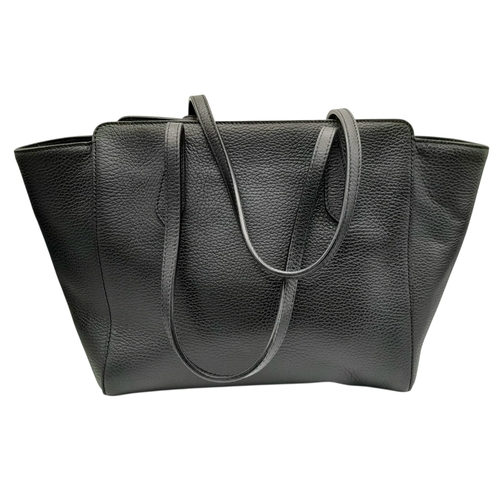 211 - A Gucci Swing Tote Bag. Black grained leather exterior with dual shoulder straps, detachable leather... 