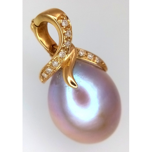 237 - An 18K Yellow Gold and Diamond Lavender Freshwater Pearl Drop Pendant. 2.5cm. MT74.