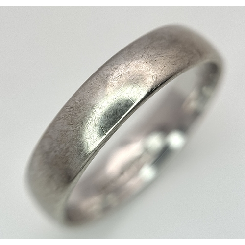 307 - A 9K Gold Band Ring. UK Hallmarks. 5mm width. Size M. 2.5g