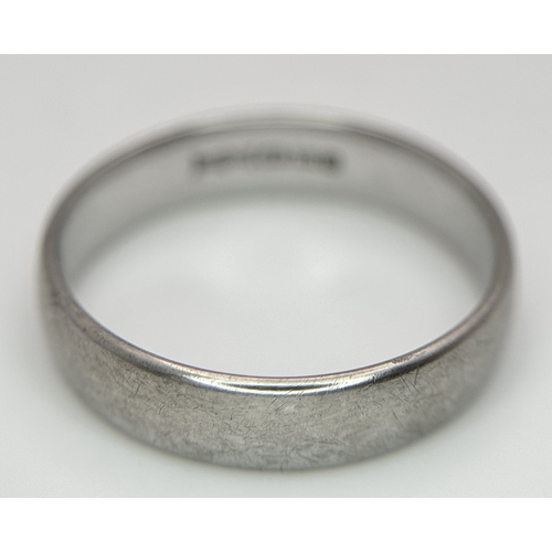 307 - A 9K Gold Band Ring. UK Hallmarks. 5mm width. Size M. 2.5g