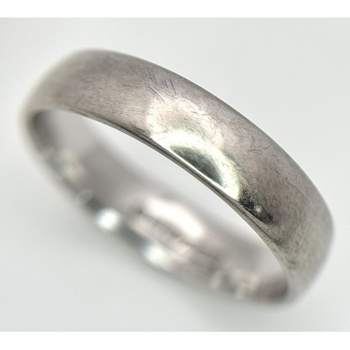 307 - A 9K Gold Band Ring. UK Hallmarks. 5mm width. Size M. 2.5g