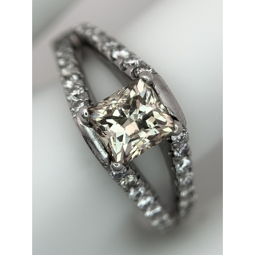 360 - An 18K Yellow Gold Diamond Cocktail Ring. A c.0.80ct radiant cut diamond sits in a split shank havin... 