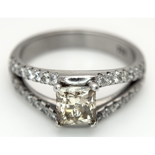 360 - An 18K Yellow Gold Diamond Cocktail Ring. A c.0.80ct radiant cut diamond sits in a split shank havin... 