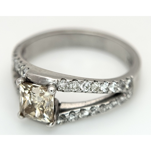 360 - An 18K Yellow Gold Diamond Cocktail Ring. A c.0.80ct radiant cut diamond sits in a split shank havin... 