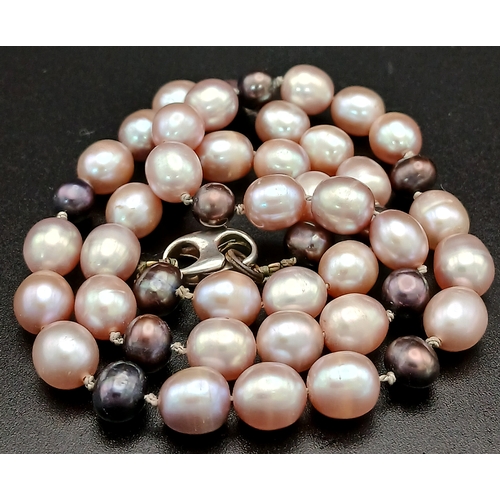 311 - An Eye-catching Freshwater Pearl Necklace with 925 Silver Clasp. Comprising alternating strands of c... 