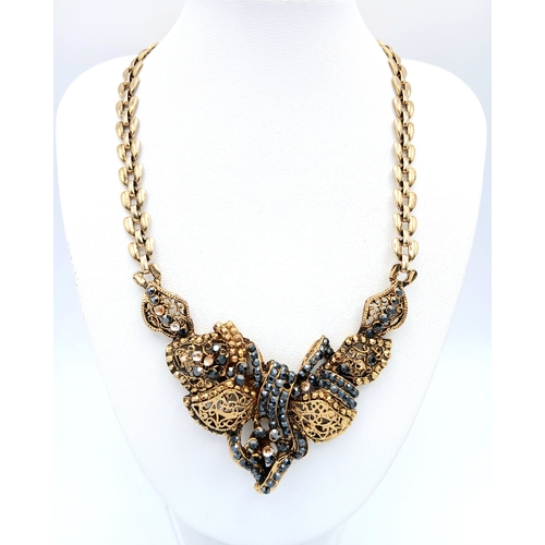 310 - A stunning chain necklace with an ornate central stoned set pendant. Necklace length approx 30cm, pe... 
