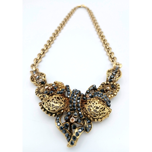 310 - A stunning chain necklace with an ornate central stoned set pendant. Necklace length approx 30cm, pe... 