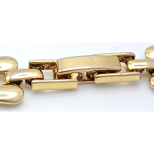 310 - A stunning chain necklace with an ornate central stoned set pendant. Necklace length approx 30cm, pe... 