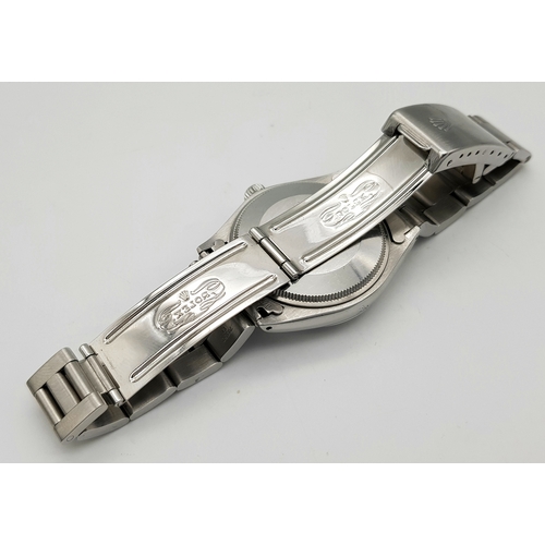 304 - A Vintage Rolex UAE Air-King Automatic Gents Watch. Model 5500. Stainless steel bracelet and case - ... 