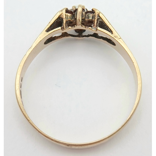 1176 - A Hallmarked 1981 Vintage 9K Gold Opal and Garnet Set Ring Size R. The ring measures 8mm Wide at the... 