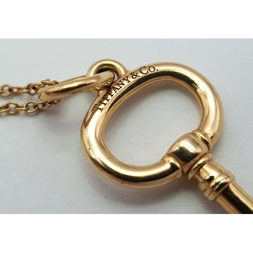 15 - A TIFFANY AND CO, 18K ROSE GOLD, KEY DESIGN PENDANT ON CHAIN NECKLACE. 4.4G. SC 8042