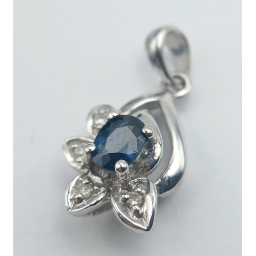 1262 - An 18K White Gold and Sapphire Pendant. 15mm. 1.1g. NL-7557.