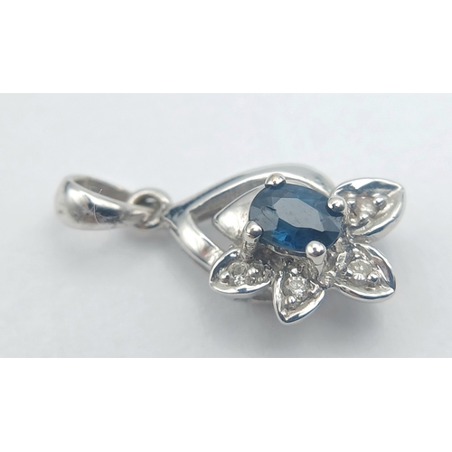 1262 - An 18K White Gold and Sapphire Pendant. 15mm. 1.1g. NL-7557.