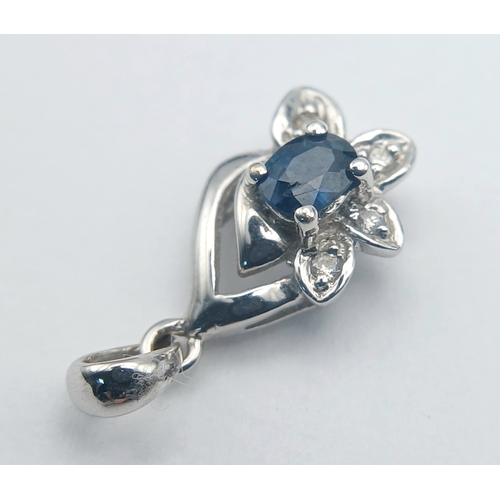 1262 - An 18K White Gold and Sapphire Pendant. 15mm. 1.1g. NL-7557.