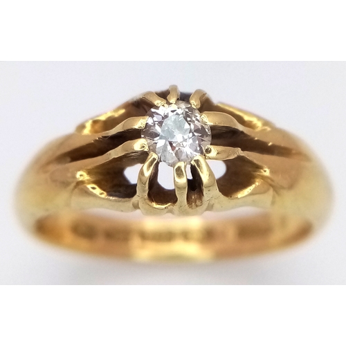 29 - AN 18K YELLOW GOLD, GYPSY SET, OLD CUT DIAMOND, SINGLE STONE RING. 0.15 CTW. 6G, SIZE Q. SC 8044