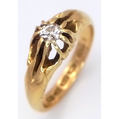 29 - AN 18K YELLOW GOLD, GYPSY SET, OLD CUT DIAMOND, SINGLE STONE RING. 0.15 CTW. 6G, SIZE Q. SC 8044