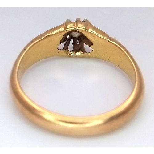 29 - AN 18K YELLOW GOLD, GYPSY SET, OLD CUT DIAMOND, SINGLE STONE RING. 0.15 CTW. 6G, SIZE Q. SC 8044