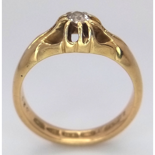29 - AN 18K YELLOW GOLD, GYPSY SET, OLD CUT DIAMOND, SINGLE STONE RING. 0.15 CTW. 6G, SIZE Q. SC 8044