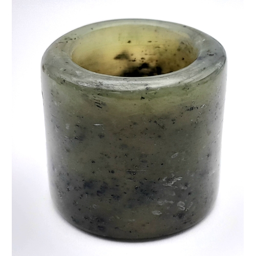 636 - A Vintage Nephrite Jade Green Archers Ring Size Z+1. The ring measures 3.2cm Length and has a gross ... 