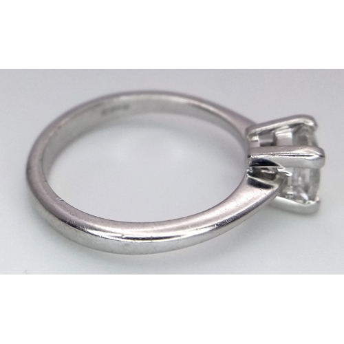 628 - AN 18K WHITE GOLD, DIAMOND SOLITAIRE RING. PRINCESS CUT. 0.90CTW APPROX. 3.7G, SIZE M. SPSA 1034