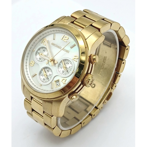 663 - A MICHAEL KORS, GOLD TONE, CHRONOGRAPH, BRACELET WATCH. IN FULL WORKING ORDER. NEW BATTERY FITTED RE... 